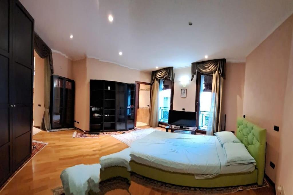 Ferienwohnung Live The History- A Due Passi Dal Castello Ferrara Exterior foto